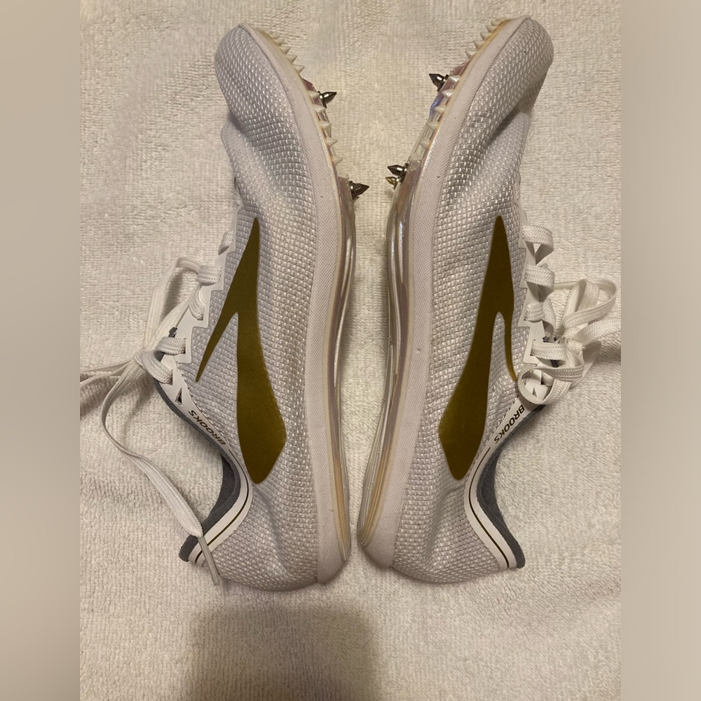 Brooks unisex wire V5White and Gold Teack Shoes
